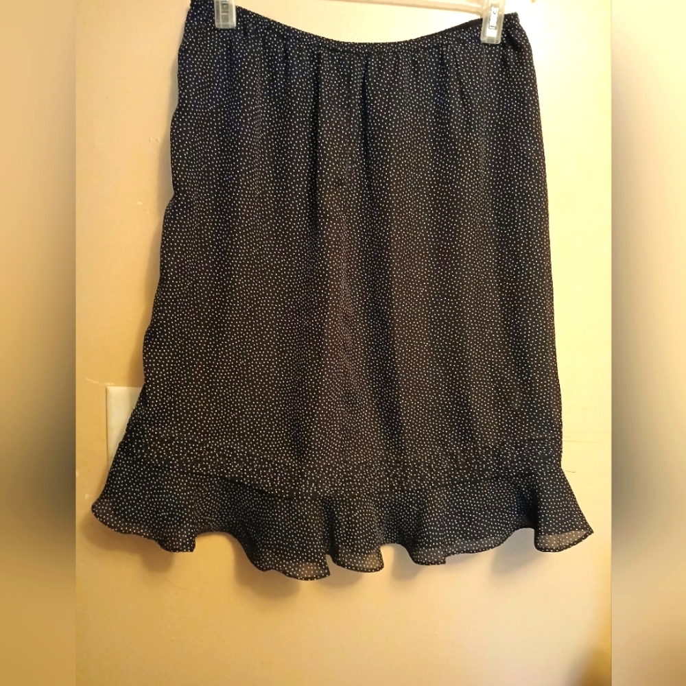 Unknown name black with white polka-dot skirt(16w) 100% polyester